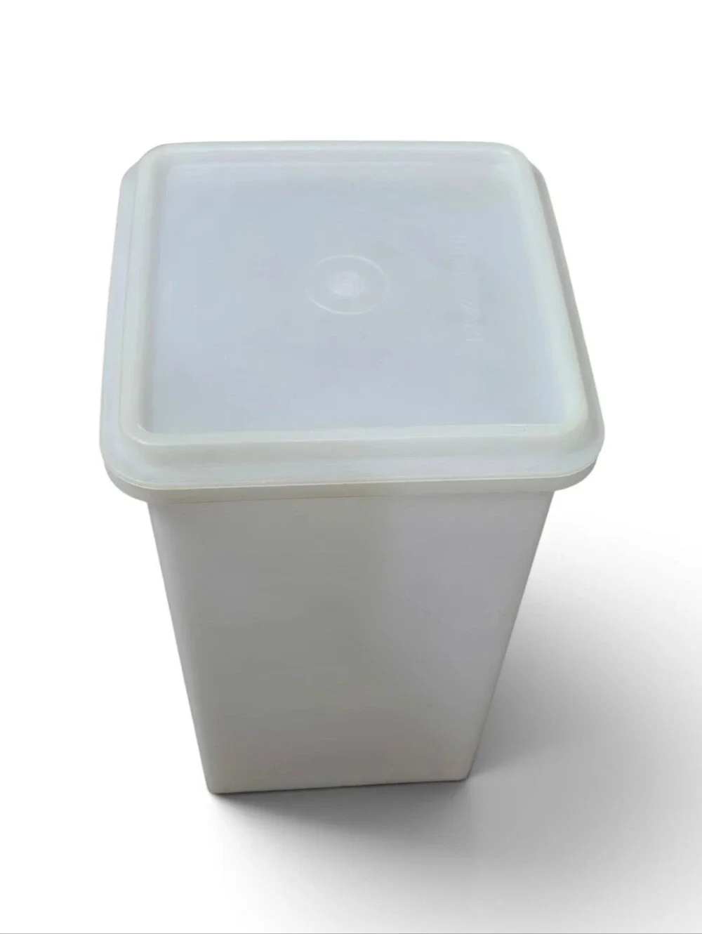 Vintage Tupperware Saltine Cracker Keeper